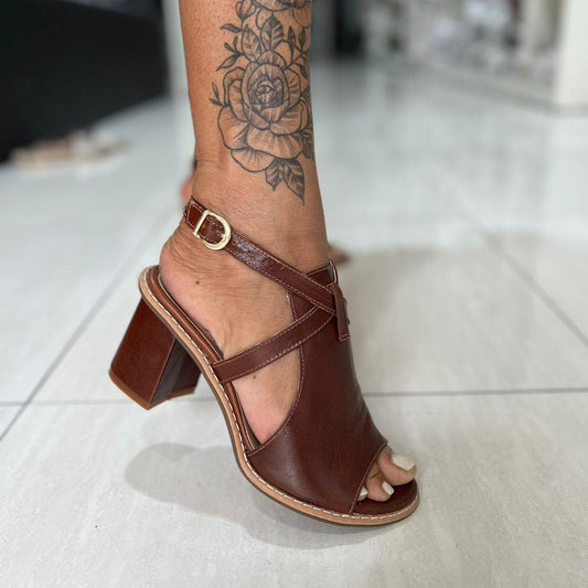 Sandália Letícia em Couro e Fivela Calce-Bem